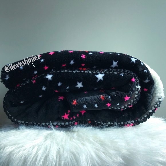 •Victoria's Secret• Sherpa Blanket - Picture 2 of 8